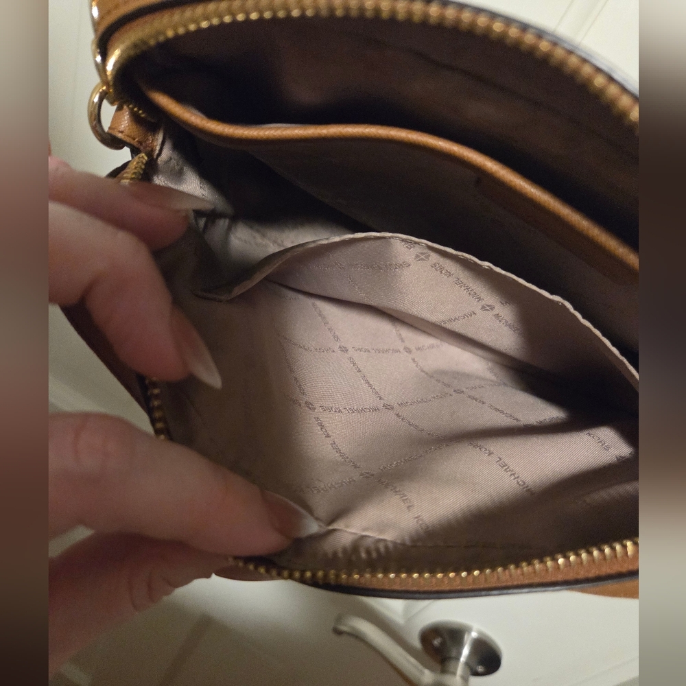 Michael Kors Off White, Grey, and Brown MK Print crossbody jet set bag - Picture 6 of 16